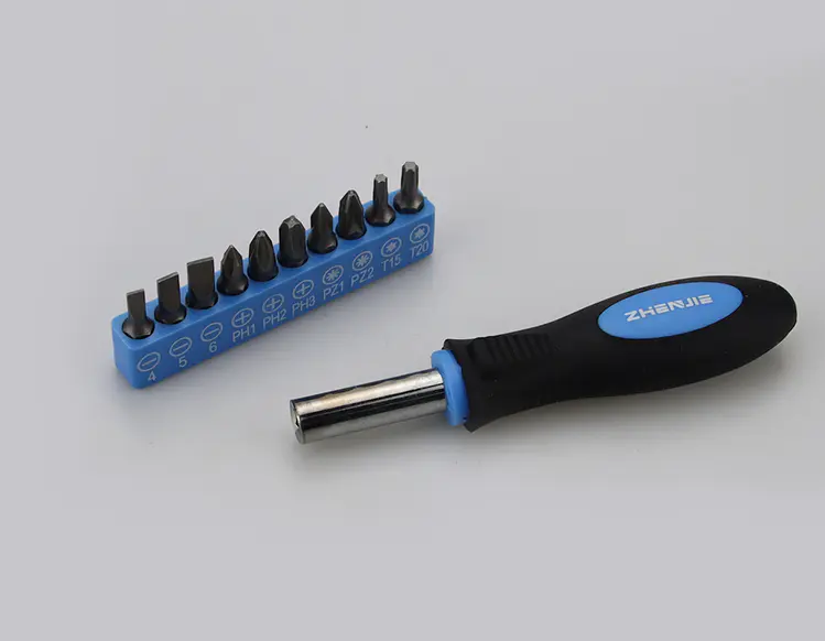 Screwdriver frenum possessor set cum palpate: A versatile tool